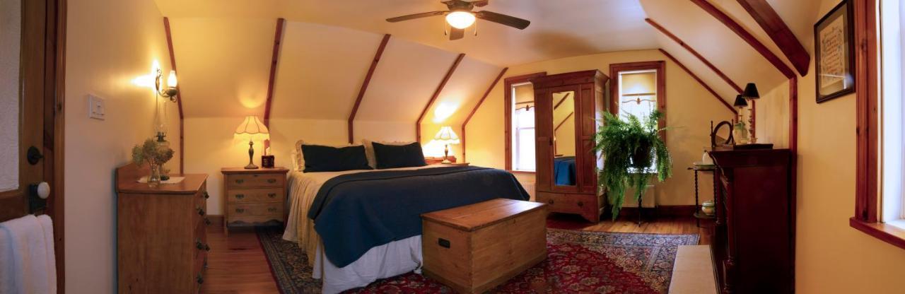 Sawyer'S Creek Bed And Breakfast Algonquin Highlands 外观 照片