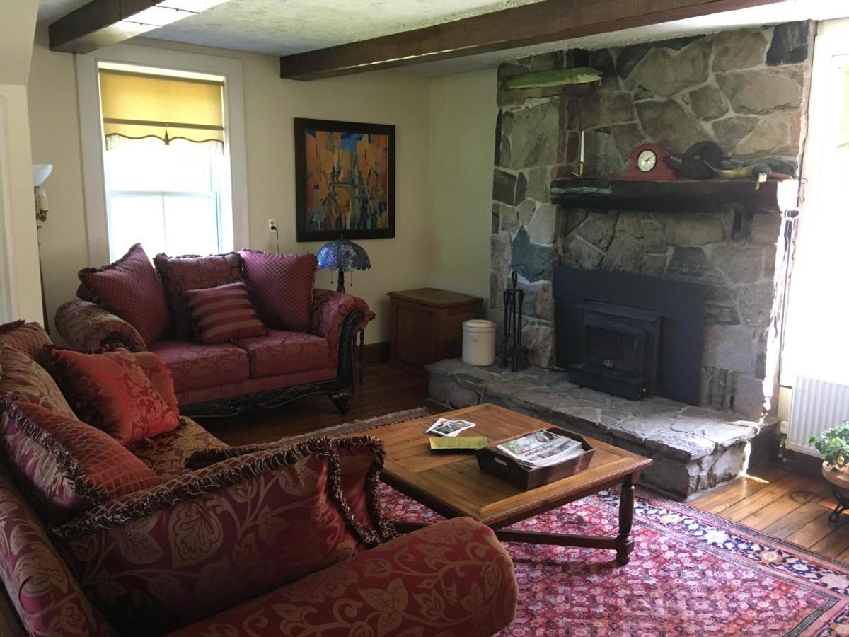 Sawyer'S Creek Bed And Breakfast Algonquin Highlands 外观 照片