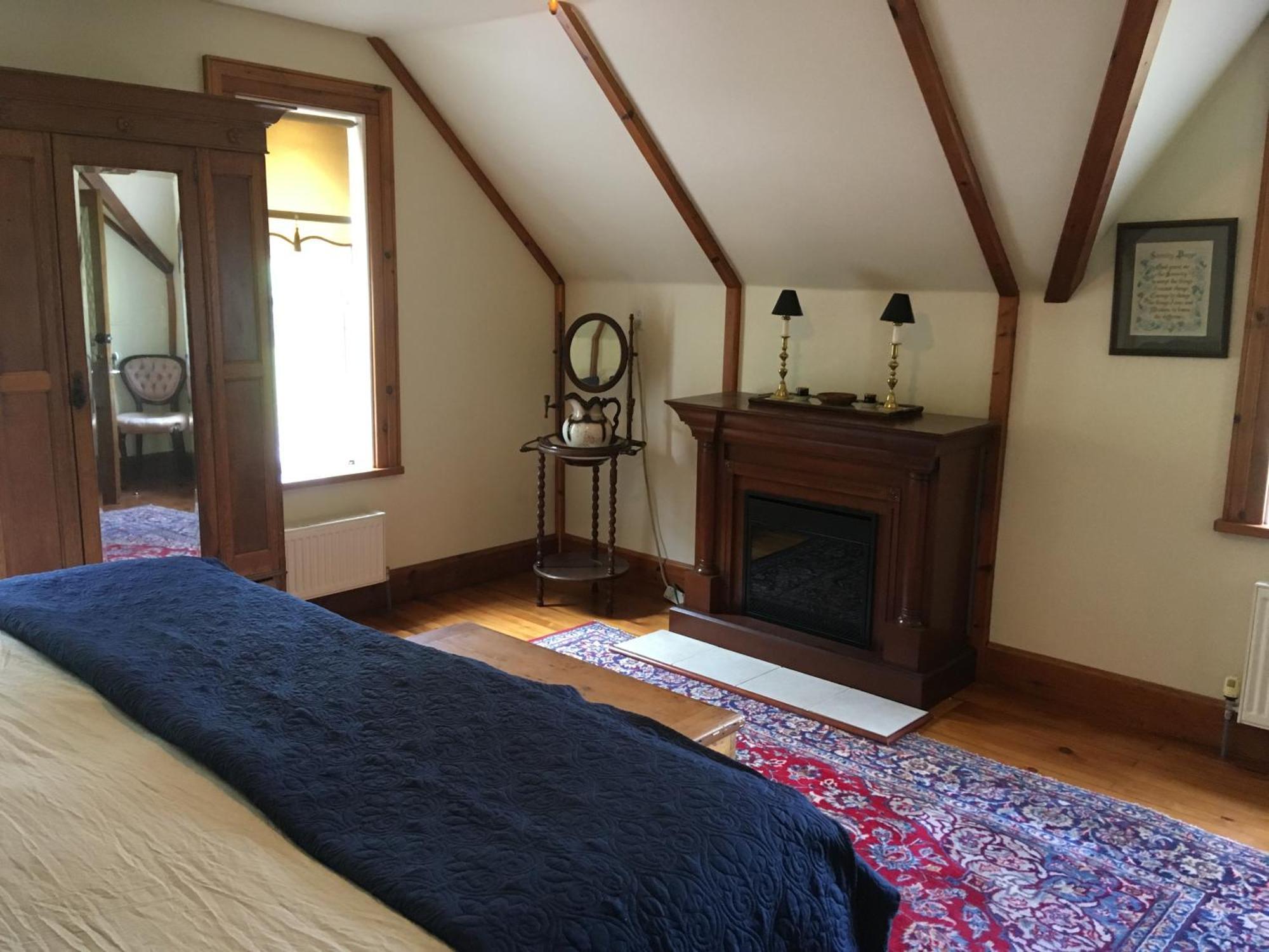 Sawyer'S Creek Bed And Breakfast Algonquin Highlands 外观 照片