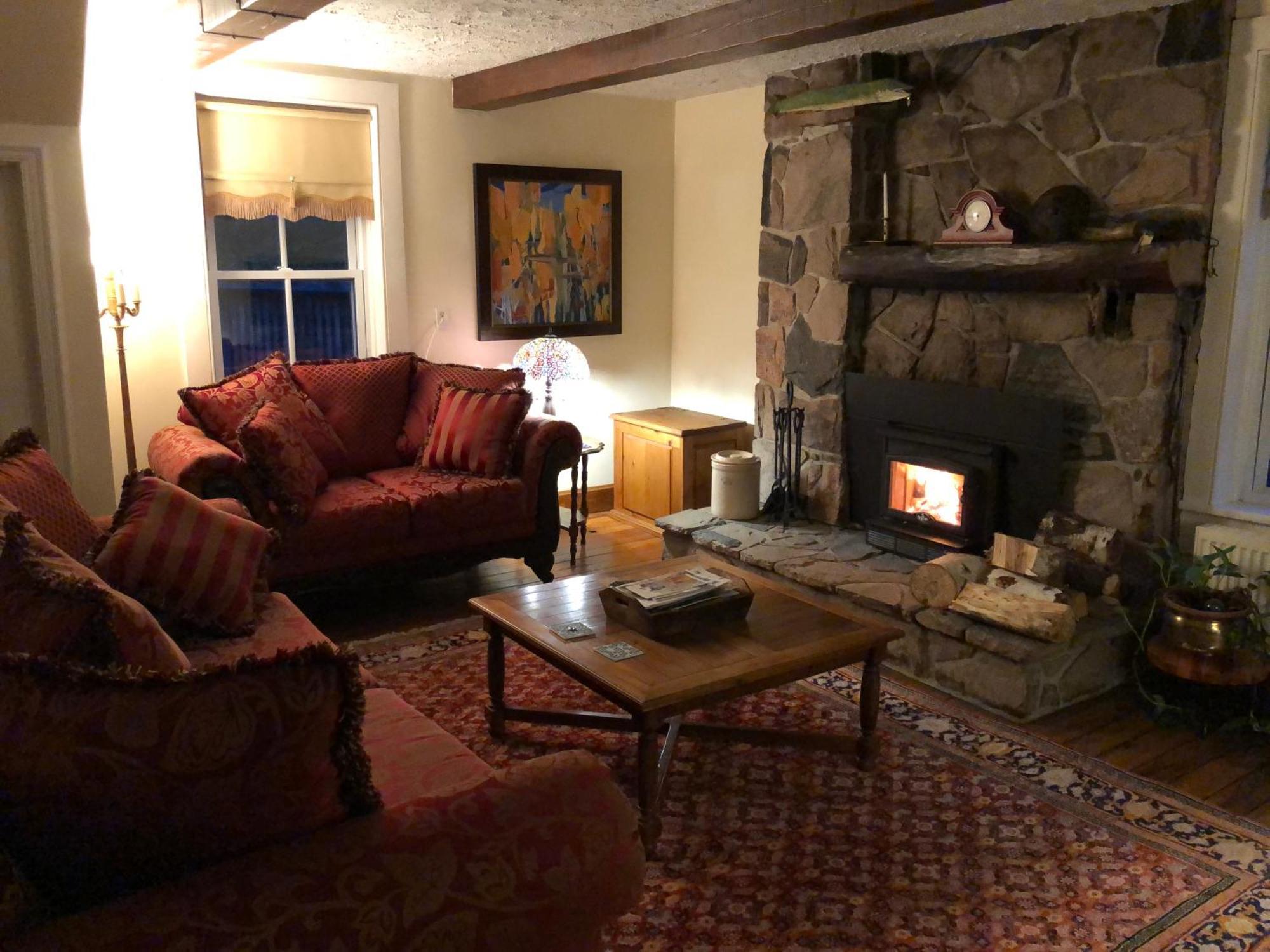 Sawyer'S Creek Bed And Breakfast Algonquin Highlands 外观 照片